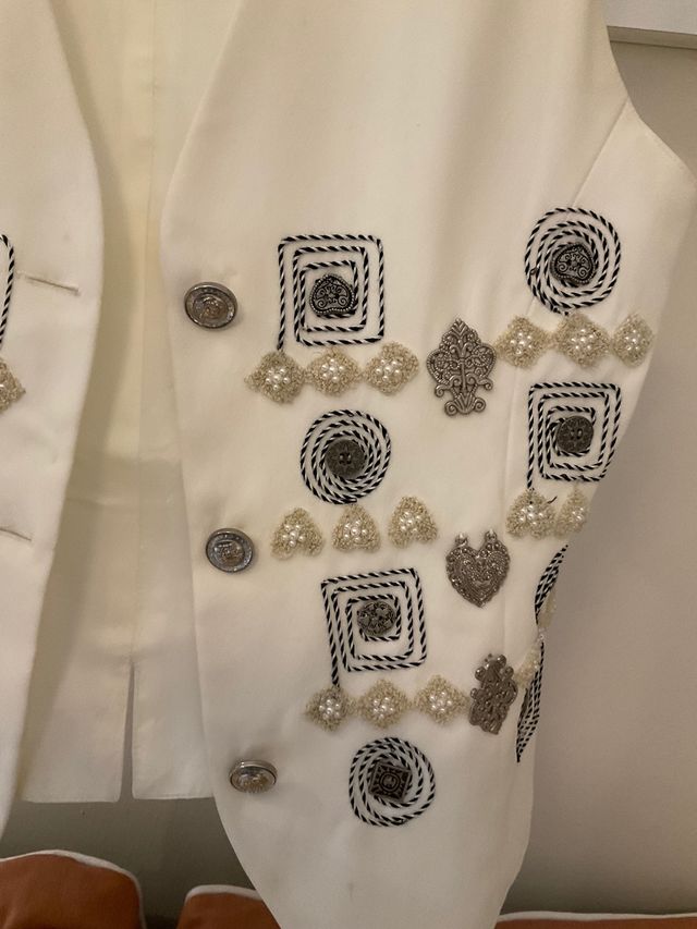 CHALECO VINTAGE Y MUY ACTUAL