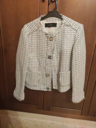 Chaqueta tipo Chanel Zara mujer de segunda mano por 20 EUR en Sevilla en  WALLAPOP