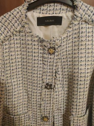 Chaqueta tipo Chanel Zara mujer de segunda mano por 20 EUR en Sevilla en  WALLAPOP