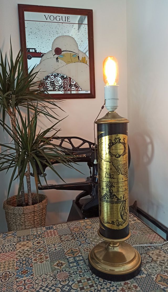 Lámpara FASE D-105 mesa mapamundi antiguo