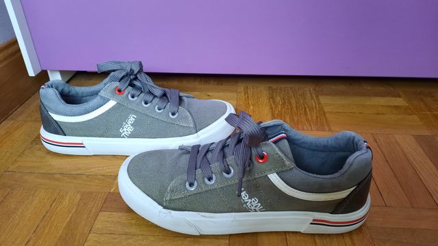 Zapatillas 5even 7ive. Talla 35