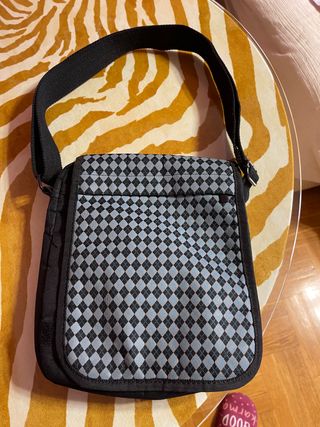 Bolso hombre bershka de segunda mano por 12 EUR en Burgos en WALLAPOP