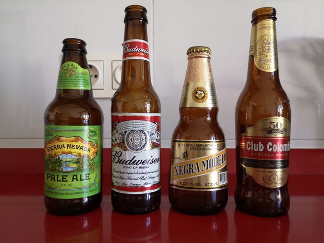 Colección de 8 botellines de cerveza americana