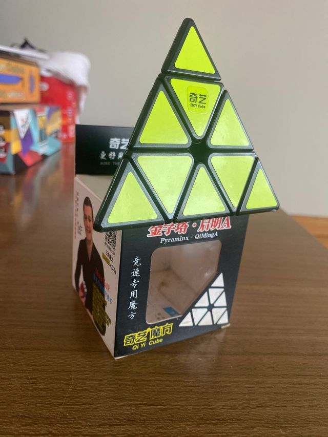 Cubo Qi Yi Pyraminx