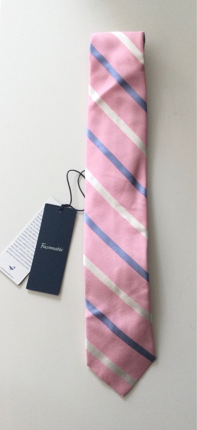 corbata rosa de la marca Façonnable original.