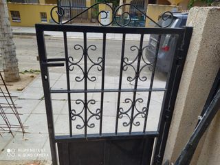 PUERTAS DE HIERRO PARA ENTRADA Y GARAJE de segunda mano por 200 € en