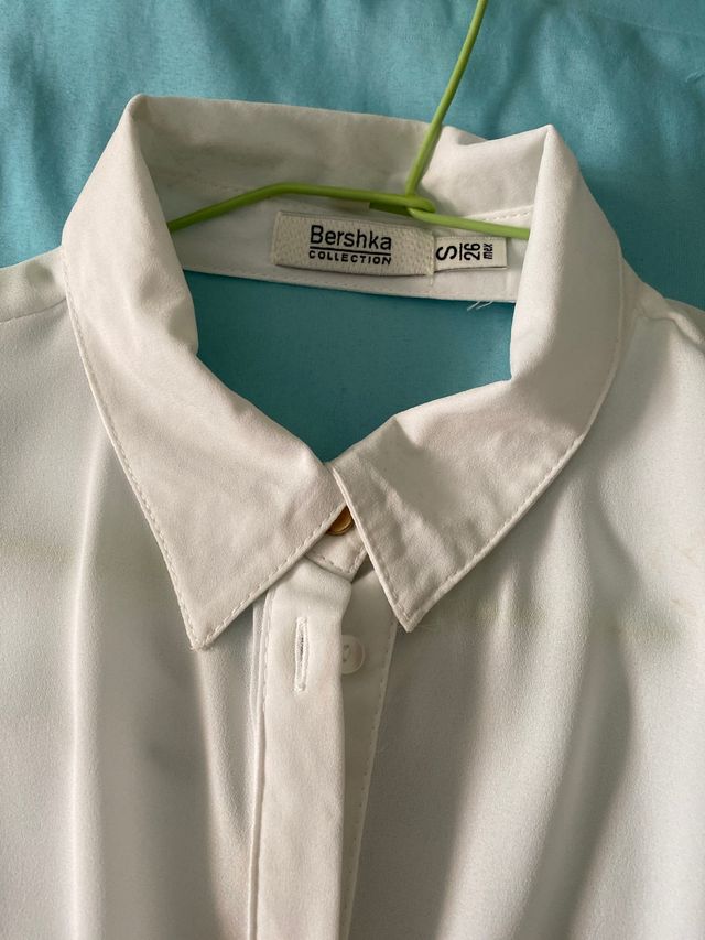 Camisa blanca manga francesa t-M Bershka