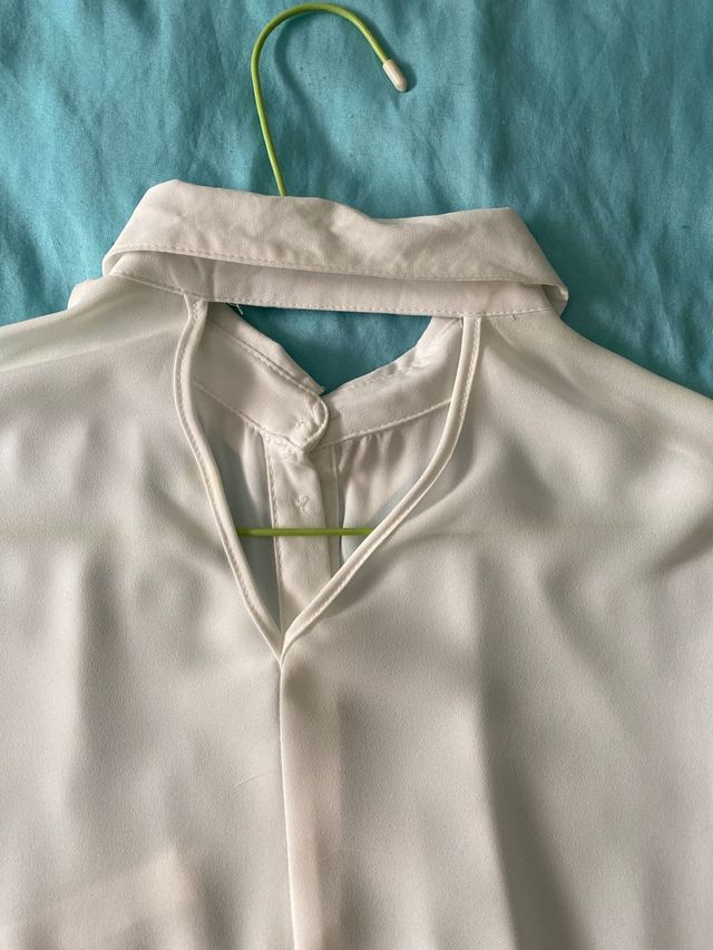 Camisa blanca manga francesa t-M Bershka