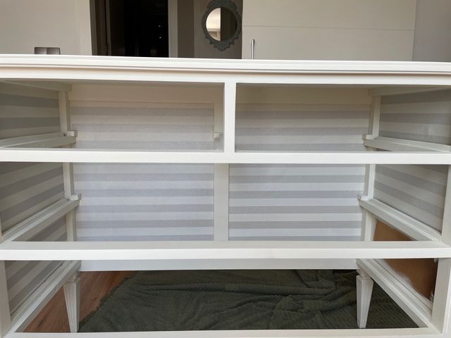 Cómoda Antigua restaurada bajo pedido .