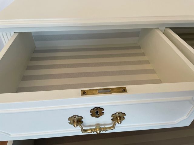 Cómoda Antigua restaurada bajo pedido .