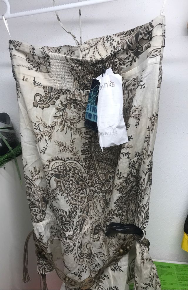 Blusa palabra de honor BERSHKA, talla M