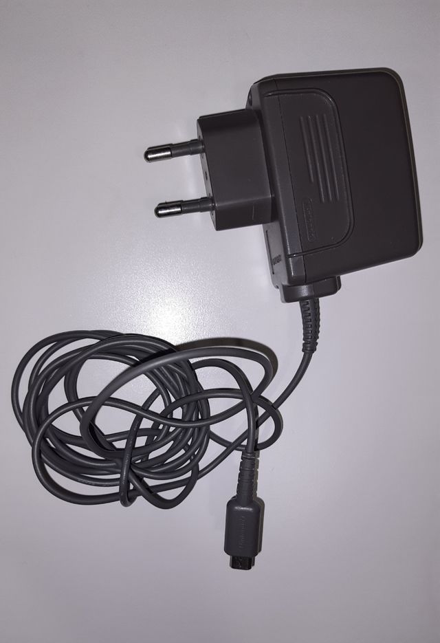 Cargador original Nintendo DS