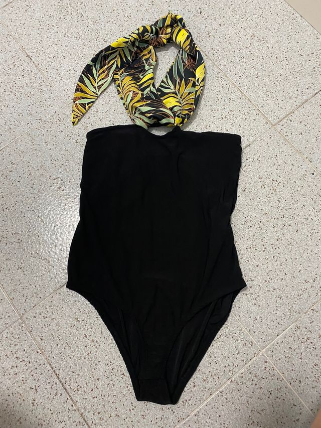Body negro con pañuelo