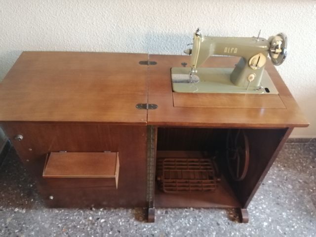 Maquina de Coser Alfa integrada en mueble