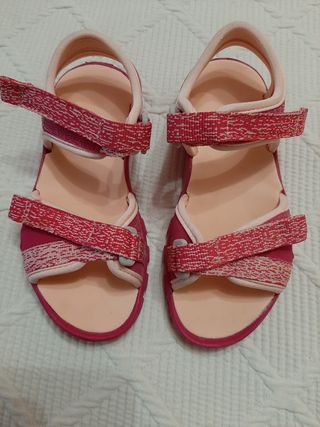 Sandalias decathlon trekking niña de segunda mano por 8 EUR en Zaragoza en  WALLAPOP