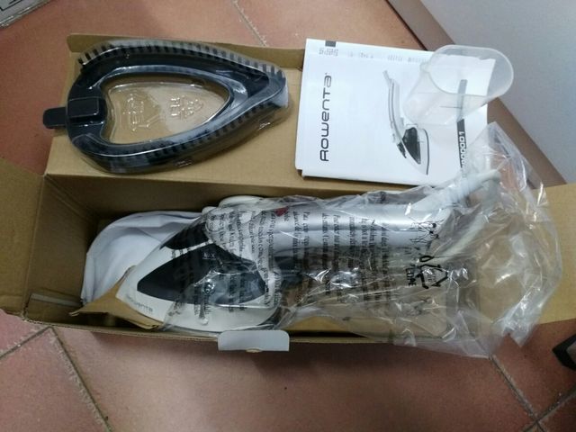 Plancha marca ROWENTA Estrenar ¡!