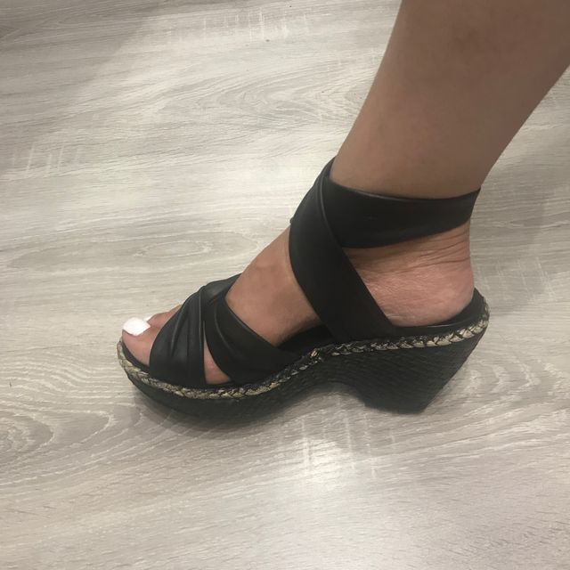 Sandalia negra piel T37