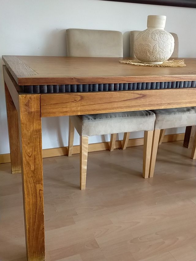 Mesa de comedor con sillas de segunda mano por 80 € en Madrid en WALLAPOP