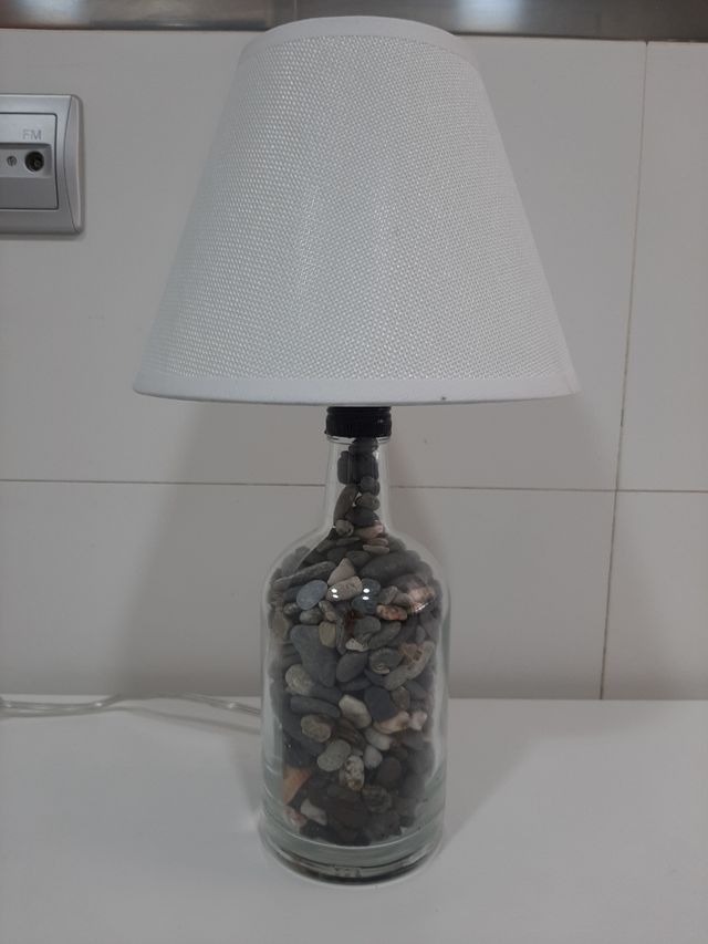 Lampada con bottiglia.