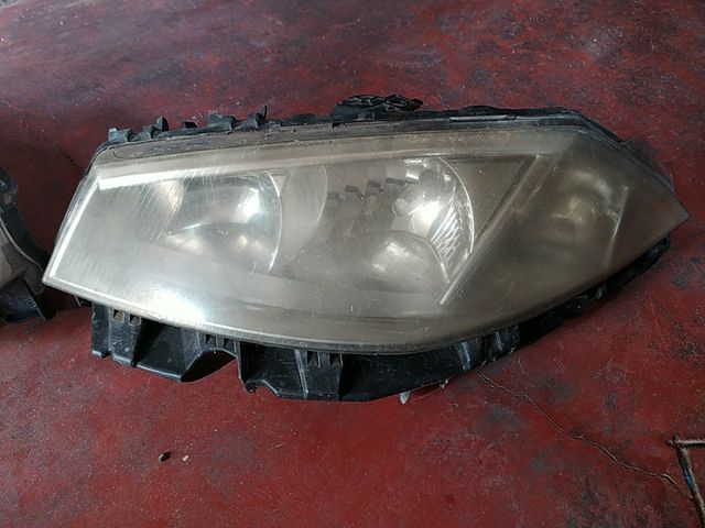 faros Renault Megane 2004