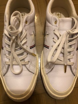 Converse all star blancas piel de segunda mano por 28 EUR en Guadalajara en  WALLAPOP