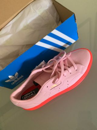 Adidas Sleek rosas y rojo fluor frambuesa 40 de segunda mano por 75 EUR en  Madrid en WALLAPOP