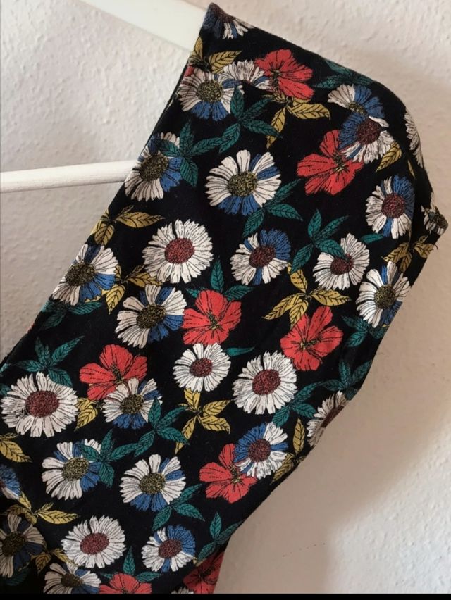 Body Zara escote en V Nuevo. Talla S.