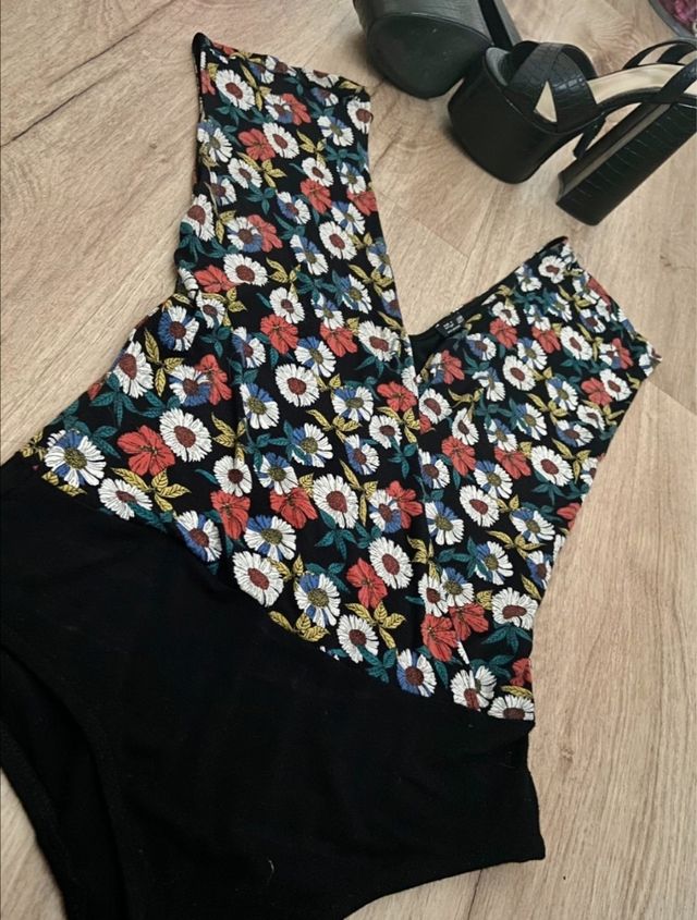 Body Zara escote en V Nuevo. Talla S.