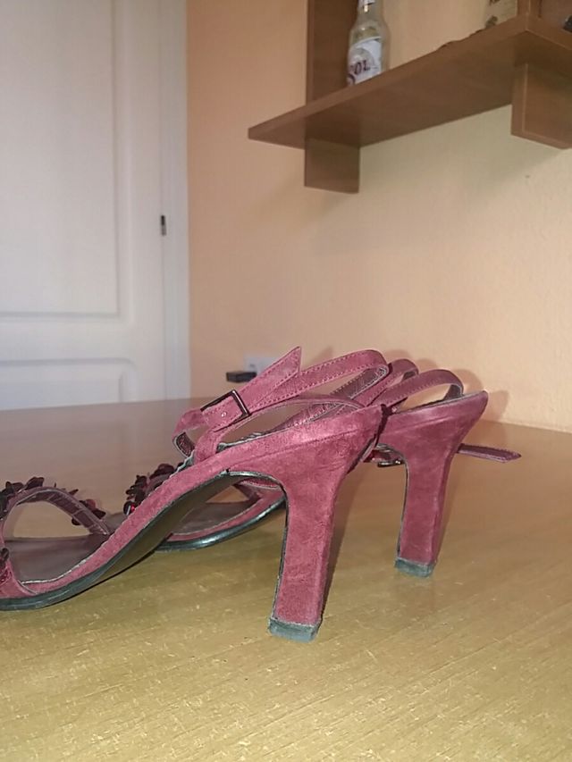 Sandalias fiesta color burdeo. Tacón alto