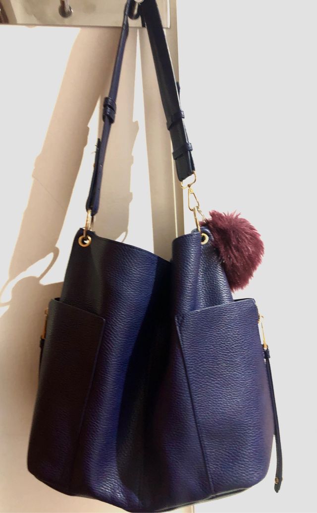 Bolso azul marino en polipiel