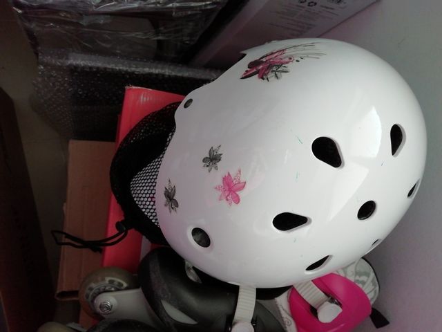 patines, casco y protecciones