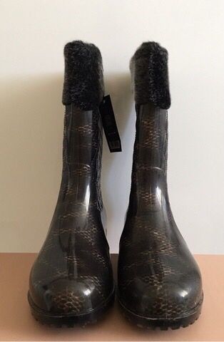 Botas de agua con forro abrigadas. A estrenar de segunda mano por 15 EUR en  Telde en WALLAPOP