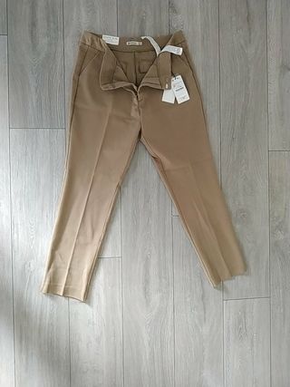 Pantalón chino Slim de Stradivarius talla 42 de segunda mano por 15 EUR en  Parque Boadilla en WALLAPOP