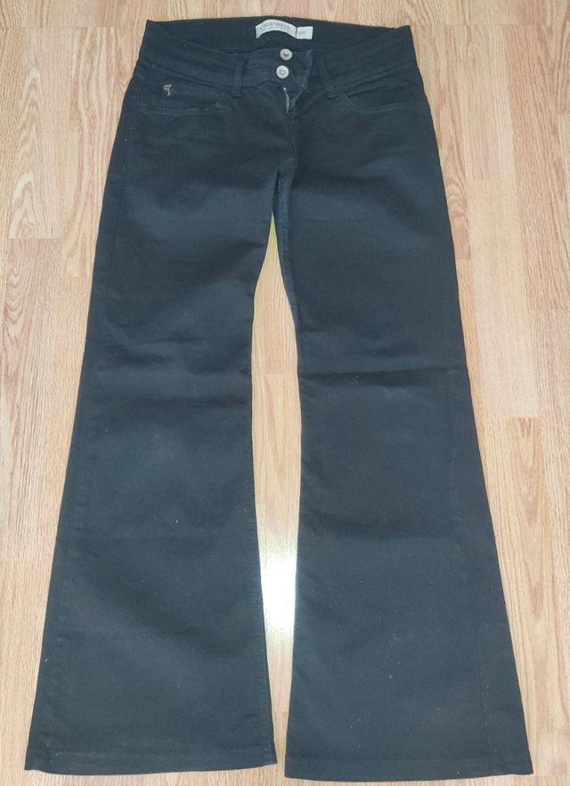 Vaquero acampanado negro Zara