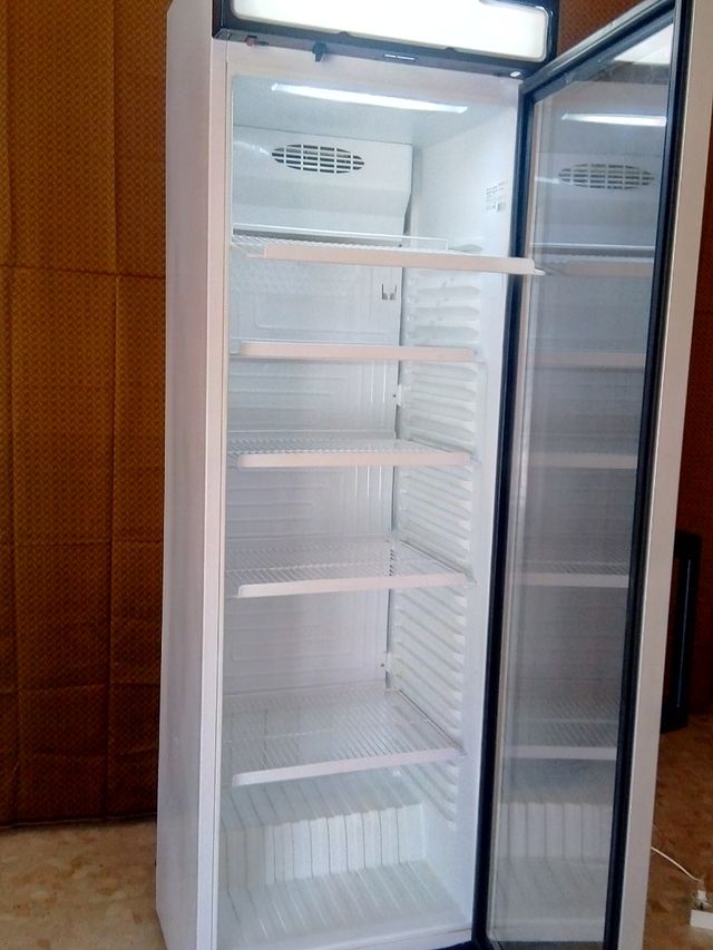 Armario frigorífico vertical de una puerta de segunda mano por 450 € en