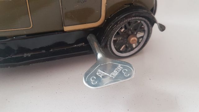 Juguete de hojalata Paya