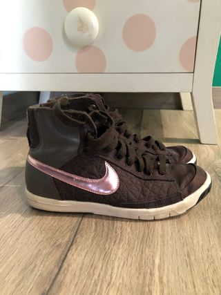 Playeras de bota marca Nike de segunda mano por 10 EUR en Gijón en WALLAPOP