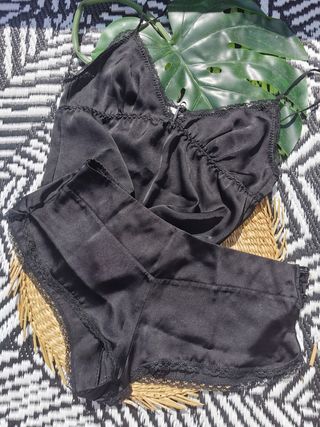 Pijama oysho de color negro de segunda mano por 8,99 EUR en Barcelona en  WALLAPOP