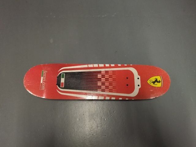 Monopatín Ferrari
