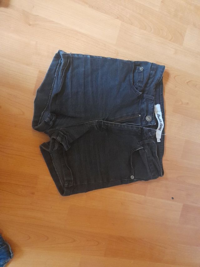 pantaloncini neri a vita alta