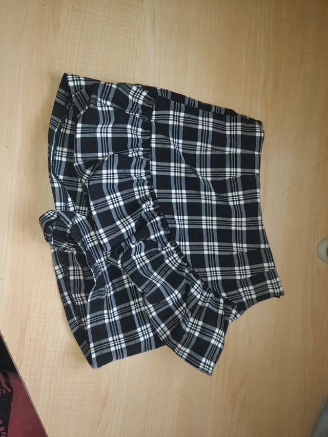 Gonna con pantaloni a quadretti