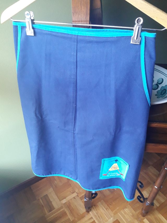 falda x la rodilla y con bolsillos