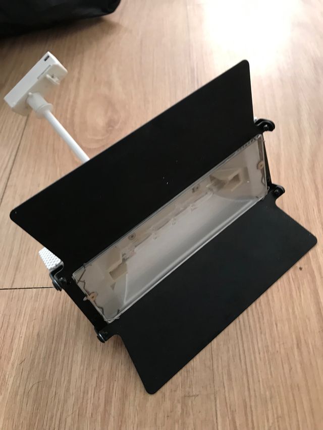 foco de galeria a riel con aletas