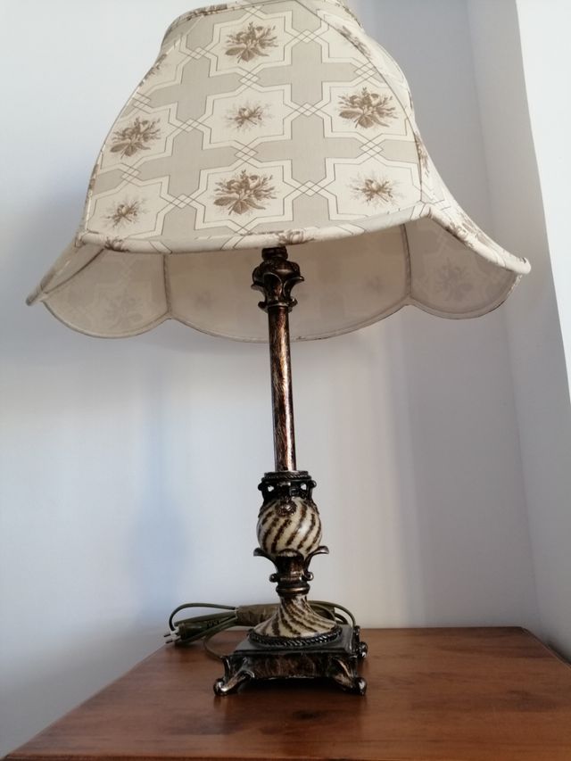 Lámpara de sobremesa antigua