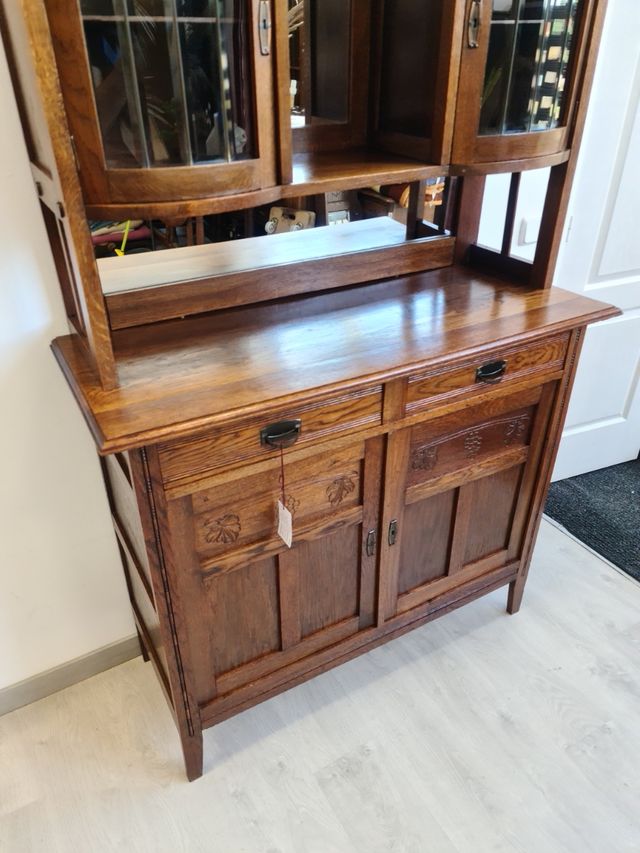 Alacena Antigua con vitrina