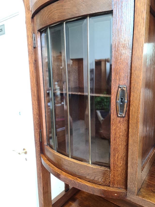 Alacena Antigua con vitrina