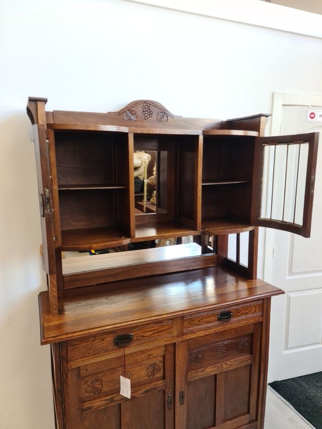 Alacena Antigua con vitrina