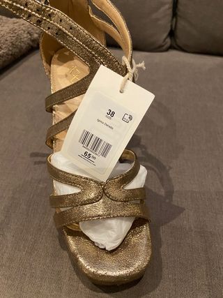 Sandalias MIM shoes dorado viejo 39 de segunda mano por 40 EUR en Madrid en  WALLAPOP