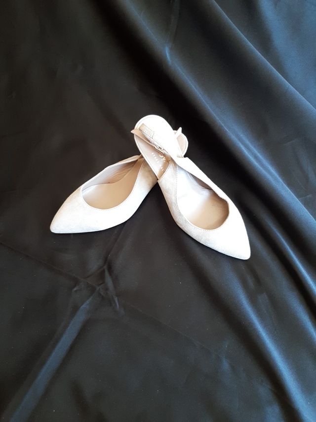 zapato destalonado de piel nuevo