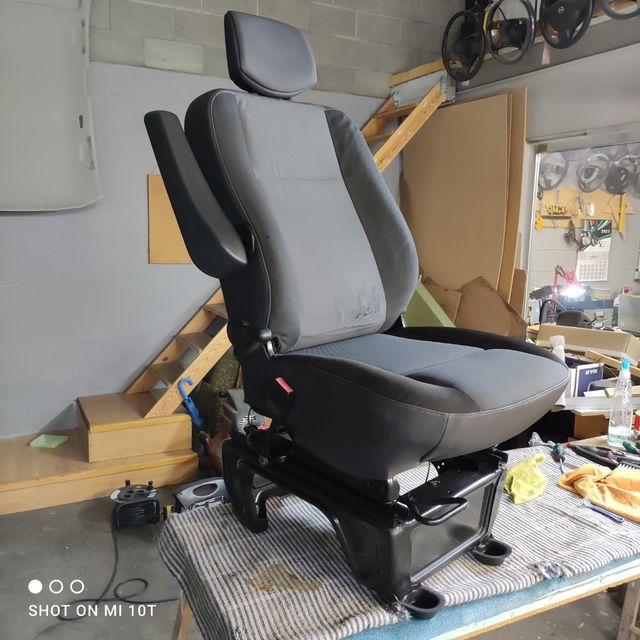 Asiento Renault Máster 3 de segunda mano por 380 € en Girona en WALLAPOP Asiento Renault Máster 3 de segunda mano por 380 € en Girona en WALLAPOP